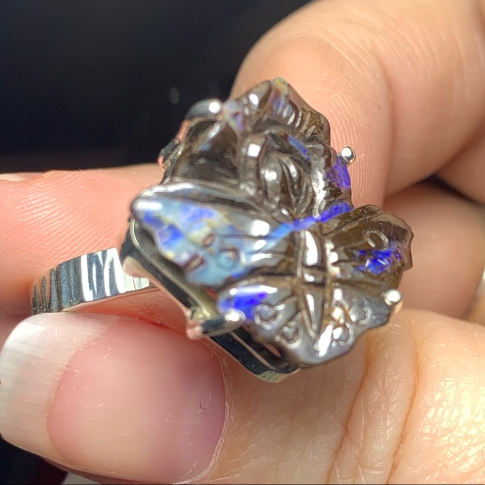 Solid sterling ring with carved Boulder opal - Picture 12 of 12